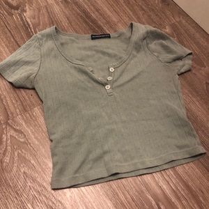 Cropped tight fitting tshirt